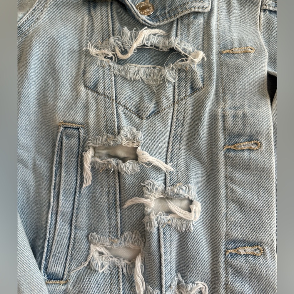 Forever 21 distressed denim jacket Size small - Picture 2 of 9
